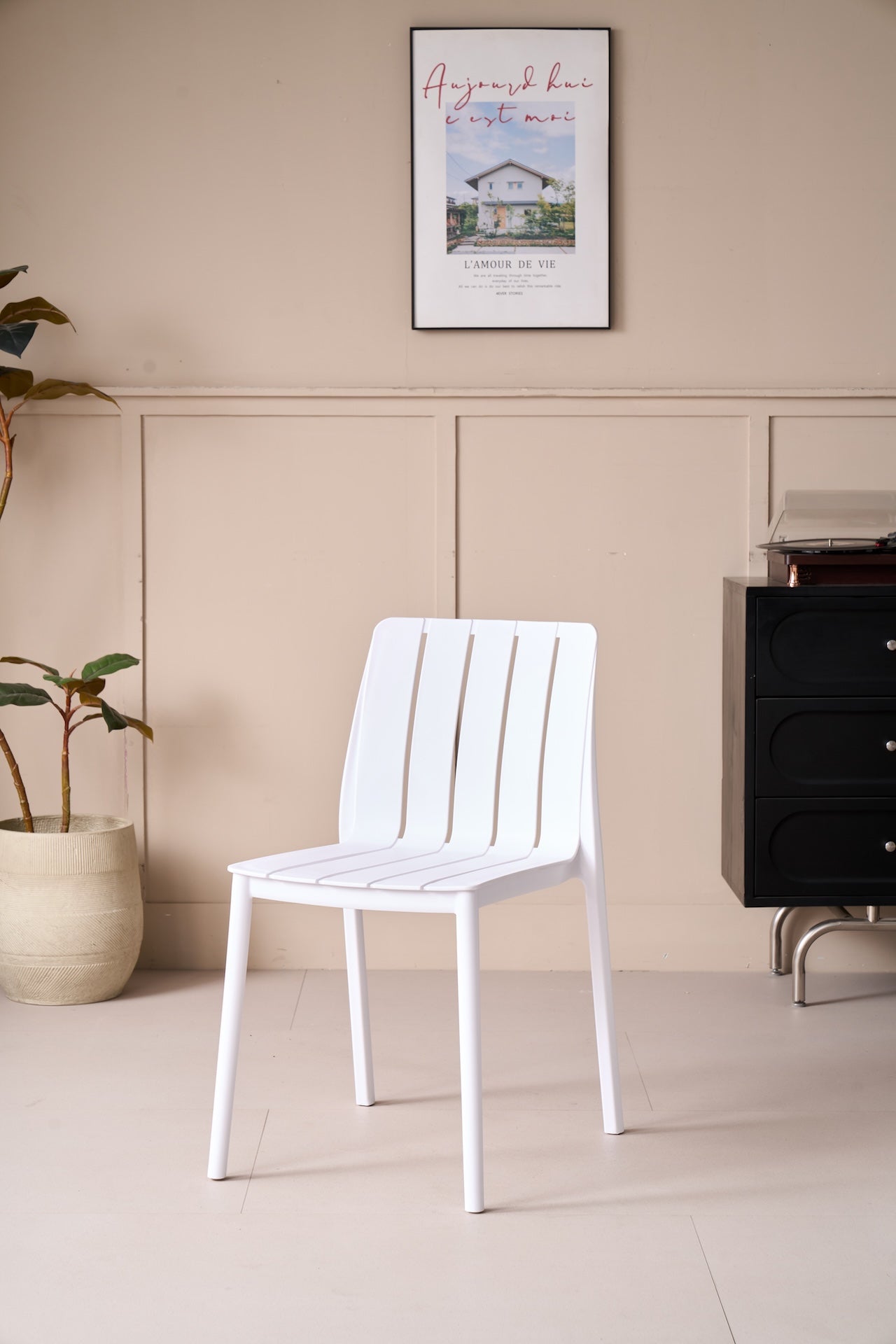 Silla Alice, Color Blanco, Con espaldar y diseño minimalista